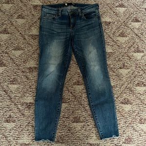Frayed hem jeans